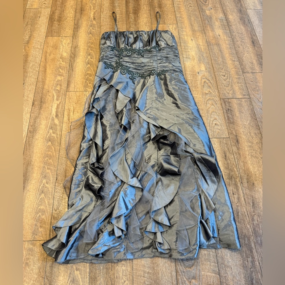 Iridescent Silver/Grey Gown Dress Spaghetti Straps Petal-Ruffle Skirt Size 26